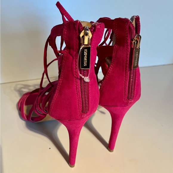 NWOT strappy sandals size 7.5 - Picture 3 of 4